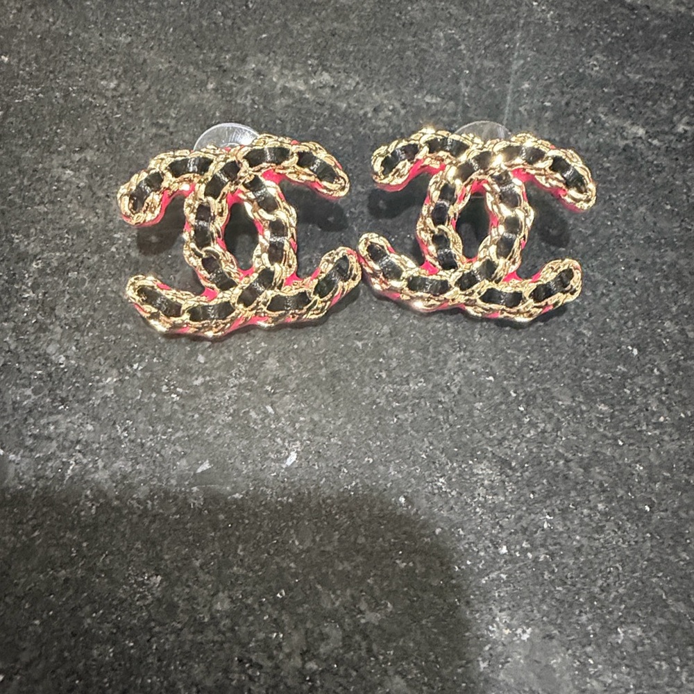 CC Style Black. Gold and Pink Resin 1”Earrings